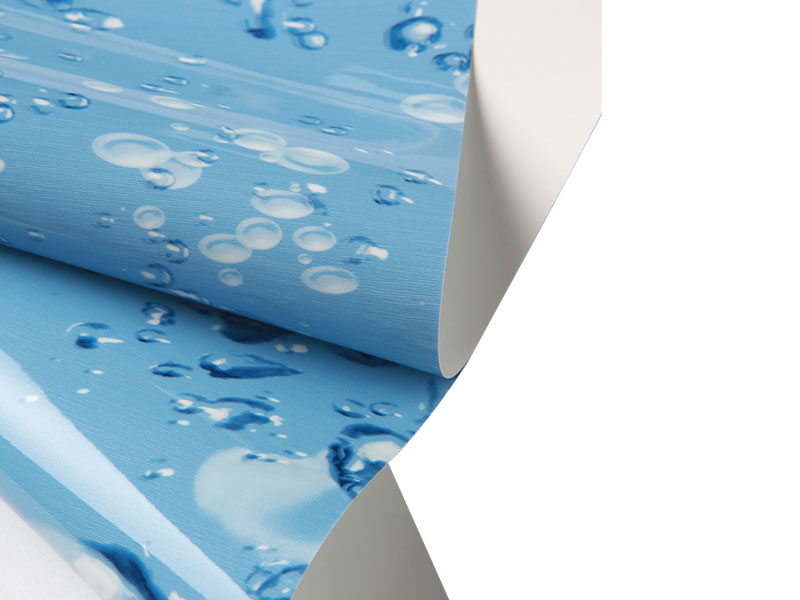 Белый сзади, синяя потолочная пленка из ПВХ-18 Белый сзади, синяя потолочная пленка из ПВХ-18